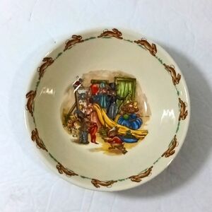 Vintage Royal‎ Doulton Bunnykins Bowl 'Trying on Clothes" English Bone China